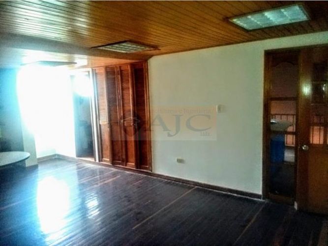 Casa de 7 alcobas en venta en Conucos, Bucaramanga, 307 m² · foto 14 de 24