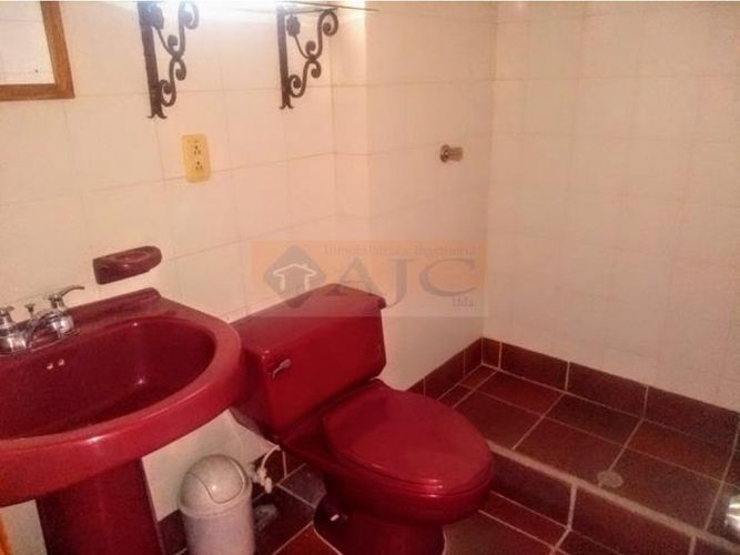 Casa de 7 alcobas en venta en Conucos, Bucaramanga, 307 m² · foto 16 de 24