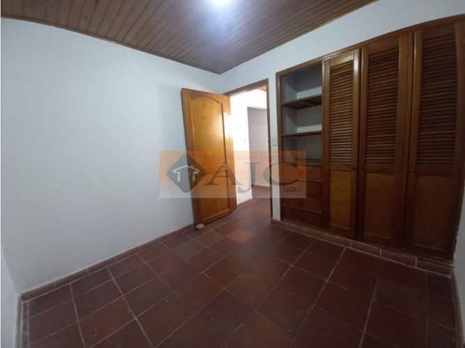 Casa de 7 alcobas en venta en Conucos, Bucaramanga, 307 m² · foto 21 de 24