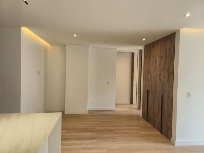 Apartamento de 2 alcobas en venta en Chicó Navarra, Bogotá, 95 m² · foto 5 de 15