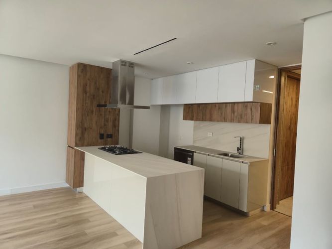 Apartamento de 2 alcobas en venta en Chicó Navarra, Bogotá, 95 m² · foto 3 de 15