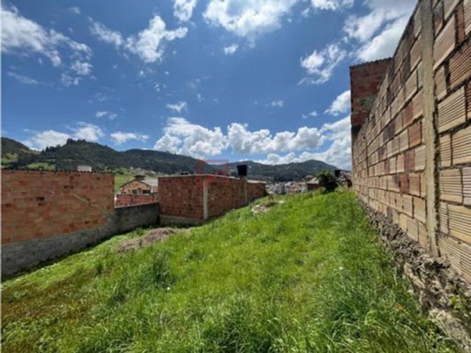 Lote en venta en El Jardin, La Calera, 325 m² · foto 2 de 7