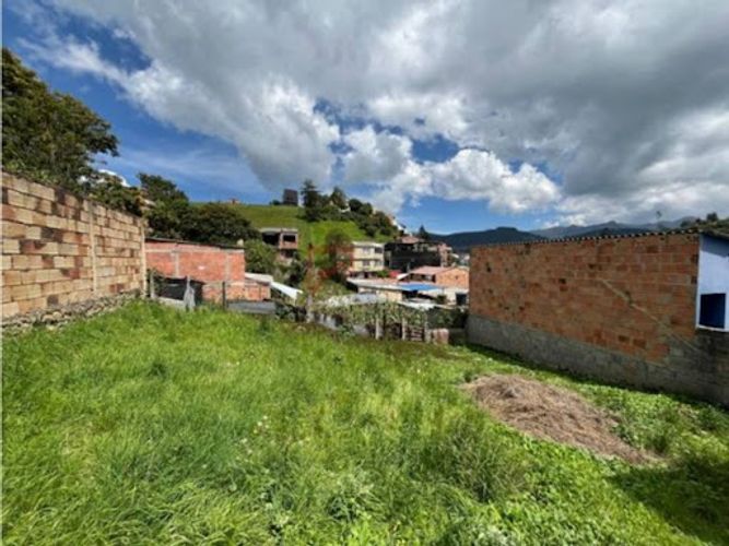 Lote en venta en El Jardin, La Calera, 325 m² · foto 4 de 7