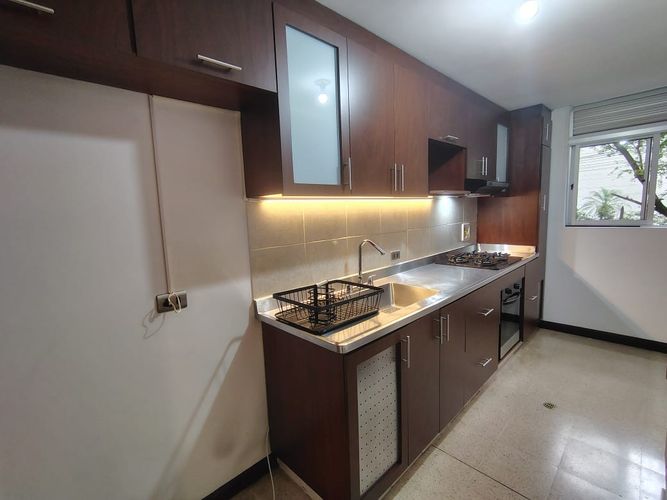 Apartamento de 3 alcobas en arriendo en El Poblado, Medellín, 101 m² · foto 3 de 15