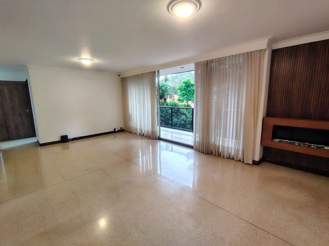 Apartamento de 3 alcobas en arriendo en El Poblado, Medellín, 101 m² · foto 2 de 15