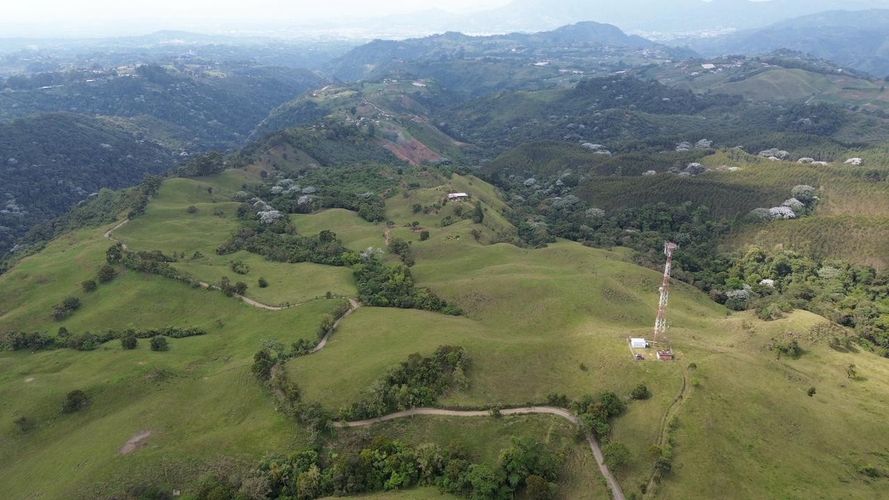 Finca en venta en Tribunas Corcega, Pereira, 250 m² · foto 2 de 24