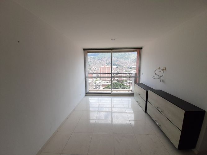 Apartamento de 2 alcobas en venta en Niquia, Bello, 54 m² · foto 3 de 20