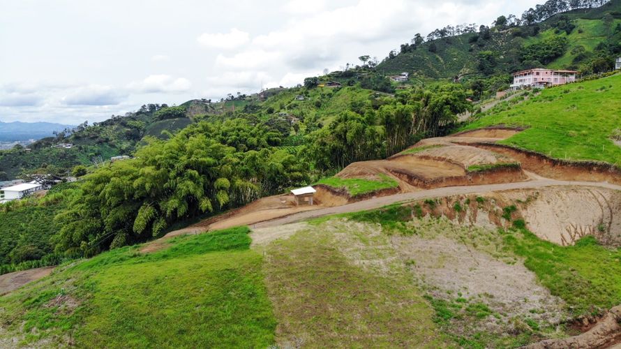 Lote en venta en La Esperanza, Dosquebradas, 2225 m² · foto 6 de 12