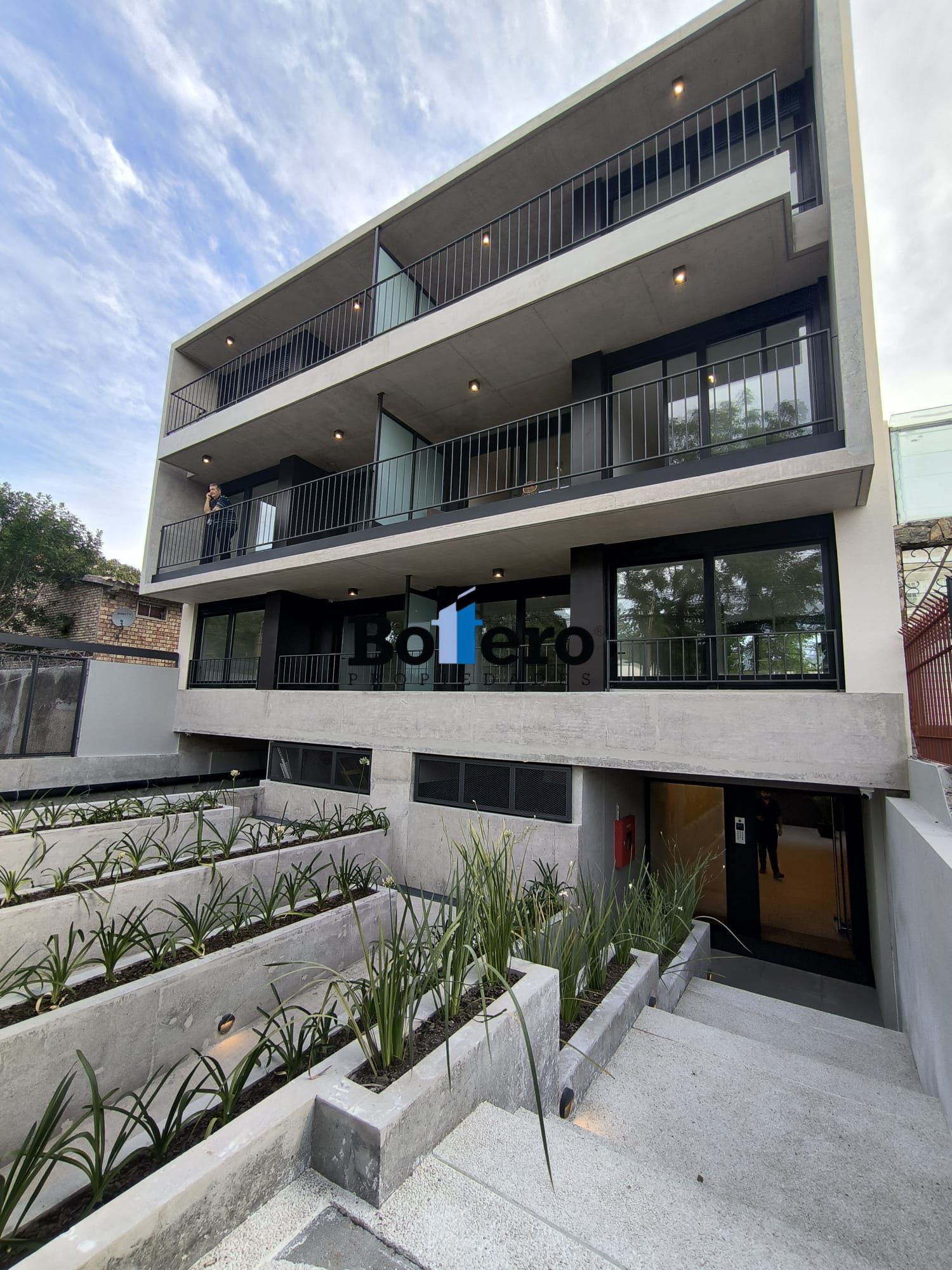 APARTAMENTO DE 2 DORMITORIOS, TERRAZA, COCHERA, A ESTRENAR EN MALVIN !!