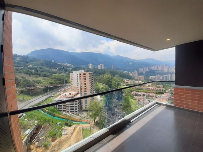 Apartamento de 2 alcobas en venta en Altos Del Poblado, Medellín, 78 m² · foto 8 de 24