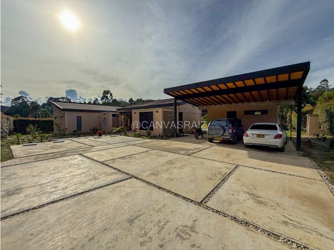 Casa de 3 alcobas en venta en La Mosca, Guarne, 350 m² · foto 2 de 18