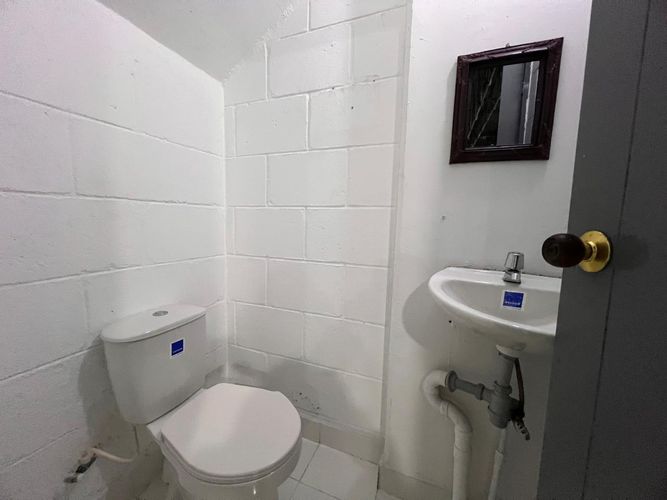 Bodega en arriendo en Cristo Rey, Medellín, 123 m² · foto 2 de 20