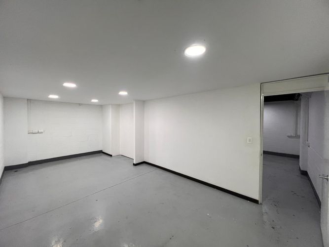 Bodega en arriendo en Cristo Rey, Medellín, 123 m² · foto 3 de 20