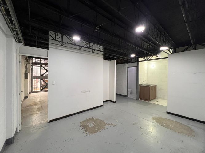 Bodega en arriendo en Cristo Rey, Medellín, 123 m² · foto 16 de 20