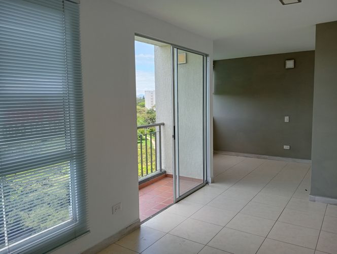 Apartamento de 2 alcobas en venta en Cr. Los Naranjos, Jamundí, 64 m² · foto 13 de 24