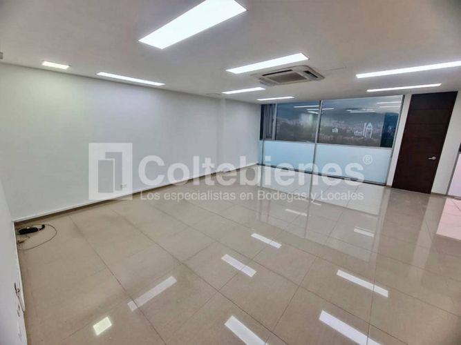 Oficina en arriendo en El Poblado, Medellín, 92 m² · foto 2 de 13