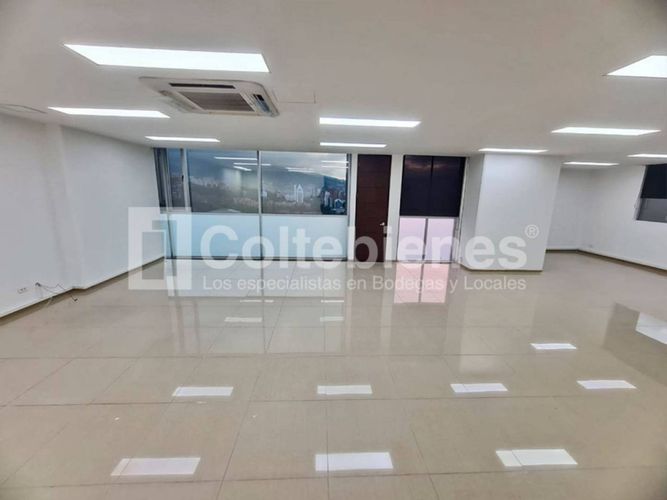 Oficina en arriendo en El Poblado, Medellín, 92 m² · foto 3 de 13