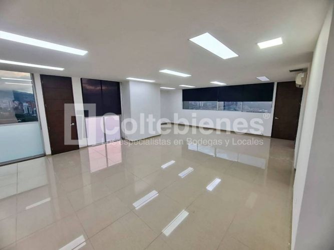Oficina en arriendo en El Poblado, Medellín, 92 m² · foto 4 de 13