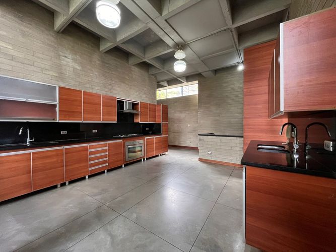 Casa de 2 alcobas en venta en El Poblado, Medellín, 1250 m² · foto 6 de 20