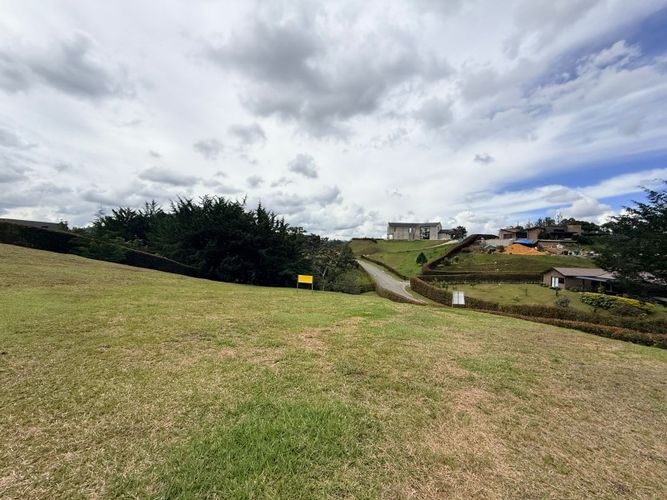 Lote en venta en Rionegro, 2660 m² · foto 2 de 11