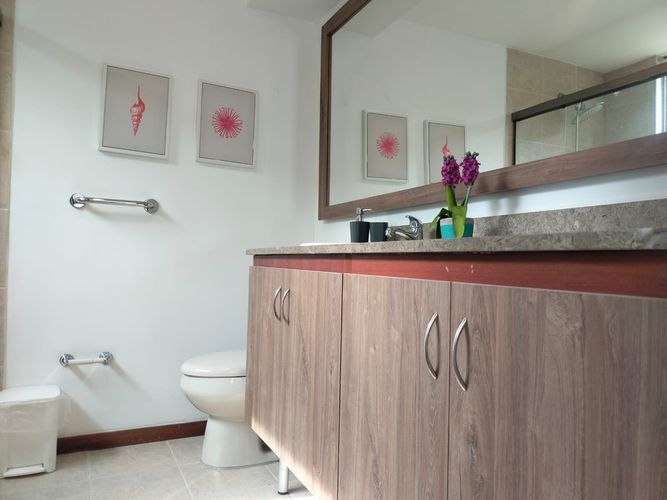 Apartamento de 3 alcobas en arriendo en El Poblado, Medellín, 125 m² · foto 17 de 18