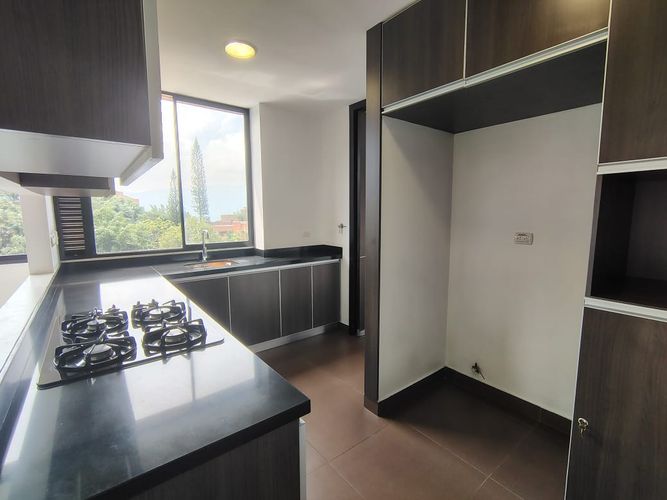 Apartamento de 3 alcobas en arriendo en El Poblado, Medellín, 165 m² · foto 3 de 18