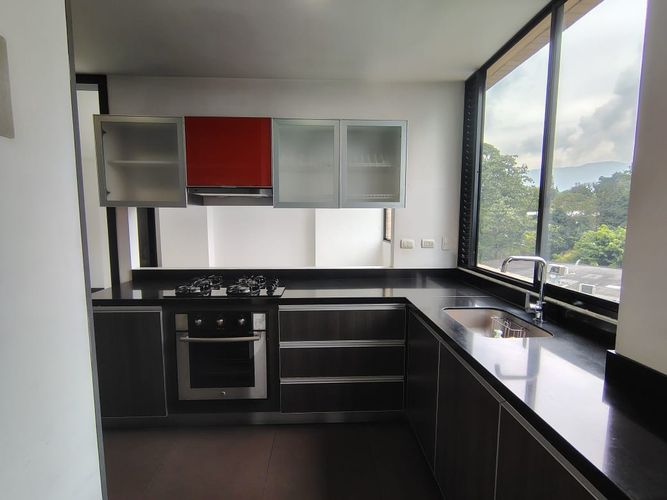 Apartamento de 3 alcobas en arriendo en El Poblado, Medellín, 165 m² · foto 2 de 18