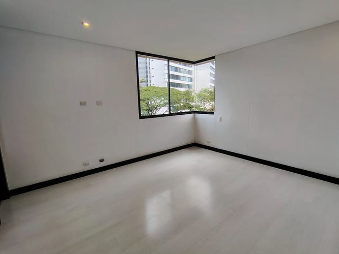Apartamento de 3 alcobas en arriendo en El Poblado, Medellín, 165 m² · foto 8 de 18