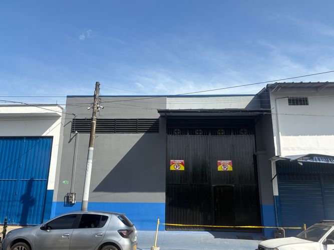 Bodega en arriendo en Santa Ines, Villavicencio, 774 m² · foto 2 de 12