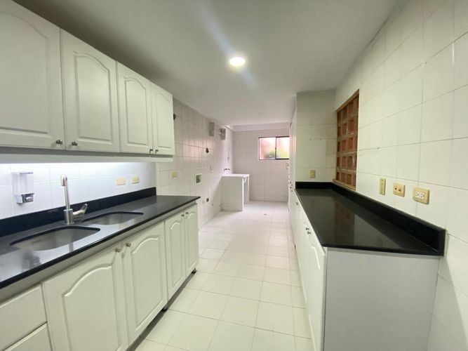 Casa de 3 alcobas en venta en El Poblado, Medellín, 290 m² · foto 6 de 24
