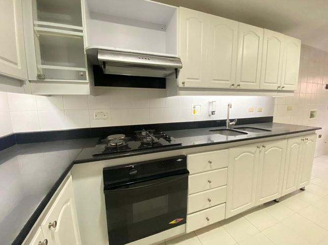 Casa de 3 alcobas en venta en El Poblado, Medellín, 290 m² · foto 7 de 24