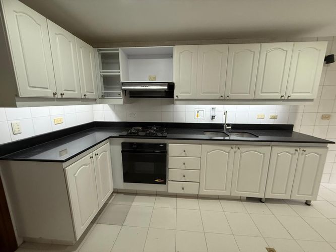 Casa de 3 alcobas en venta en El Poblado, Medellín, 290 m² · foto 8 de 24