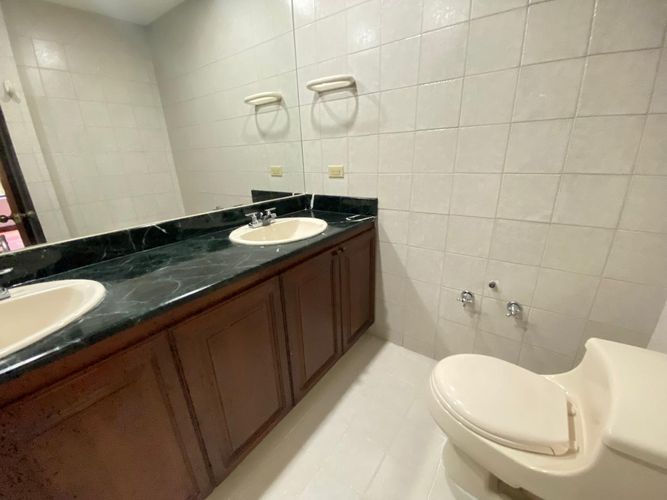 Casa de 3 alcobas en venta en El Poblado, Medellín, 290 m² · foto 13 de 24