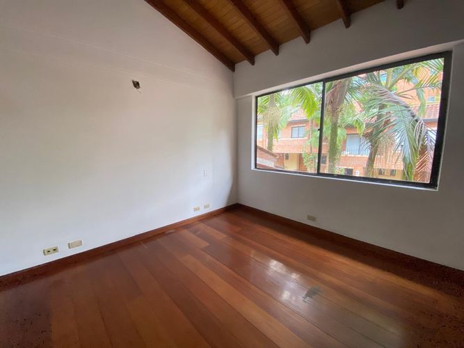 Casa de 3 alcobas en venta en El Poblado, Medellín, 290 m² · foto 22 de 24