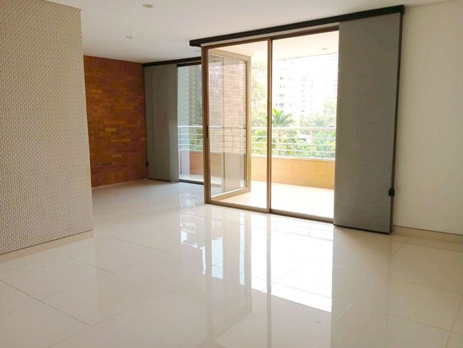 Apartamento de 3 alcobas en arriendo en El Poblado, Medellín, 140 m² · foto 2 de 17