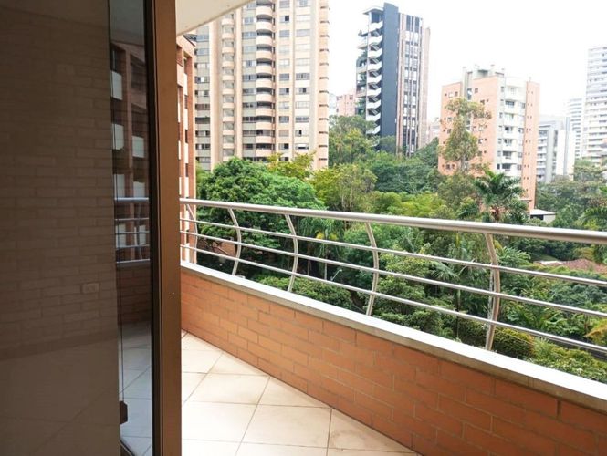 Apartamento de 3 alcobas en arriendo en El Poblado, Medellín, 140 m² · foto 16 de 17