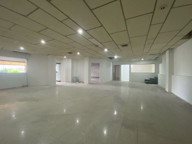 Local en arriendo en El Poblado, Medellín, 664 m² · foto 3 de 7