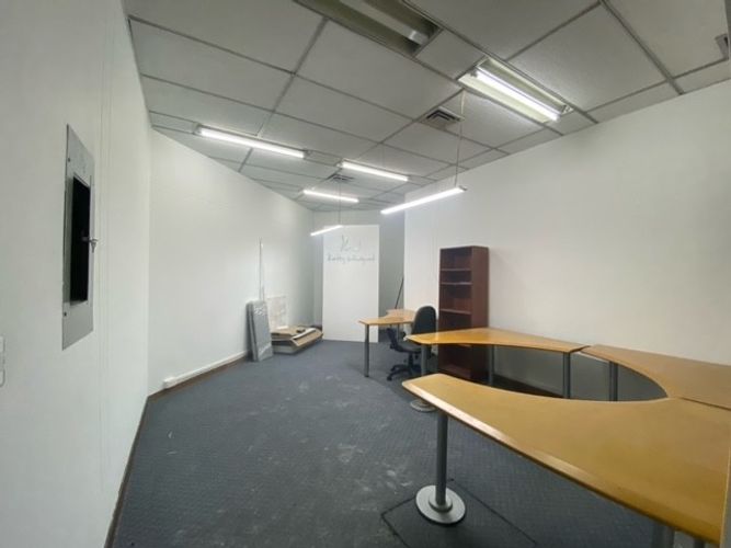 Local en arriendo en El Poblado, Medellín, 664 m² · foto 5 de 7