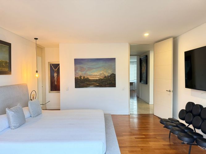 Apartamento de 3 alcobas en arriendo en El Poblado, Medellín, 320 m² · foto 14 de 20