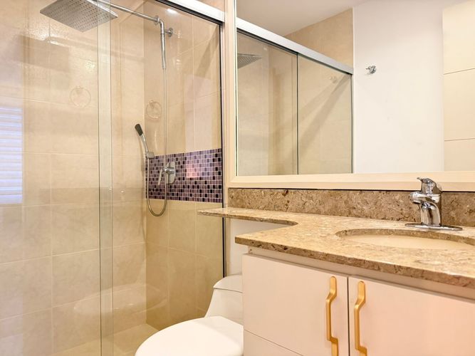Apartamento de 3 alcobas en arriendo en El Poblado, Medellín, 320 m² · foto 18 de 20