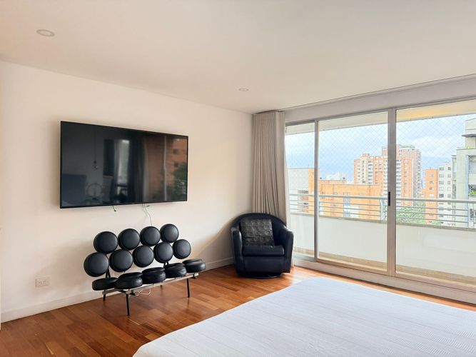 Apartamento de 3 alcobas en arriendo en El Poblado, Medellín, 320 m² · foto 13 de 20