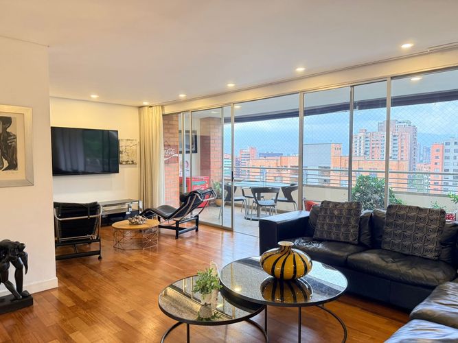 Apartamento de 3 alcobas en arriendo en El Poblado, Medellín, 320 m² · foto 2 de 20