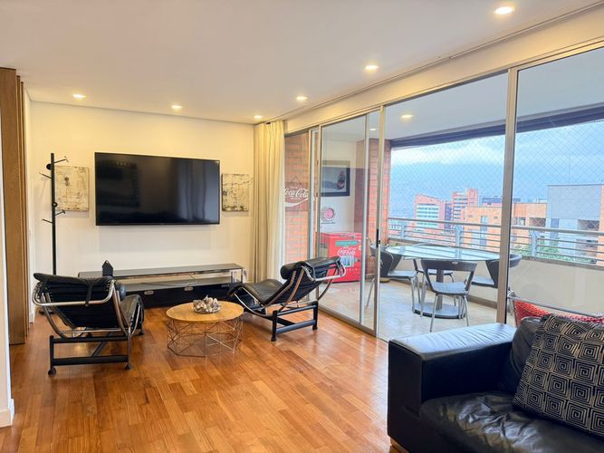 Apartamento de 3 alcobas en arriendo en El Poblado, Medellín, 320 m² · foto 3 de 20