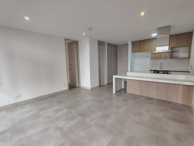 Apartamento de 2 alcobas en arriendo en El Poblado, Medellín, 88 m² · foto 3 de 14