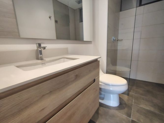 Apartamento de 2 alcobas en arriendo en El Poblado, Medellín, 88 m² · foto 13 de 14