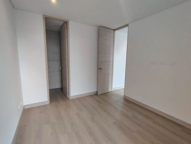 Apartamento de 2 alcobas en arriendo en El Poblado, Medellín, 88 m² · foto 11 de 14