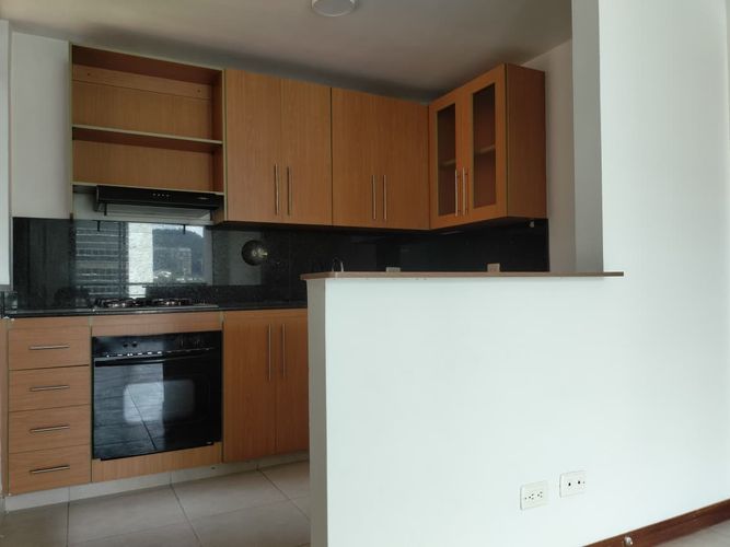 Apartamento de 2 alcobas en arriendo en El Poblado, Medellín, 81 m² · foto 6 de 18