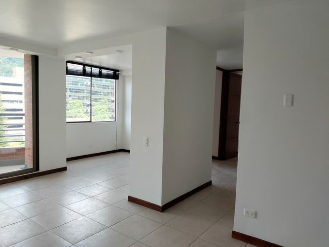 Apartamento de 2 alcobas en arriendo en El Poblado, Medellín, 81 m² · foto 4 de 18
