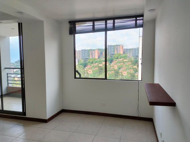 Apartamento de 2 alcobas en arriendo en El Poblado, Medellín, 81 m² · foto 2 de 18