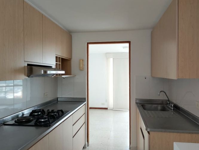 Apartamento de 2 alcobas en arriendo en El Poblado, Medellín, 100 m² · foto 4 de 15